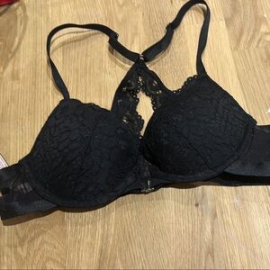 Elegant Black Lace Bra with Underwire Support
